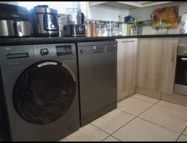 2 BEDROOM APARTMENT FOR SALE IN RAVENSWOOD
